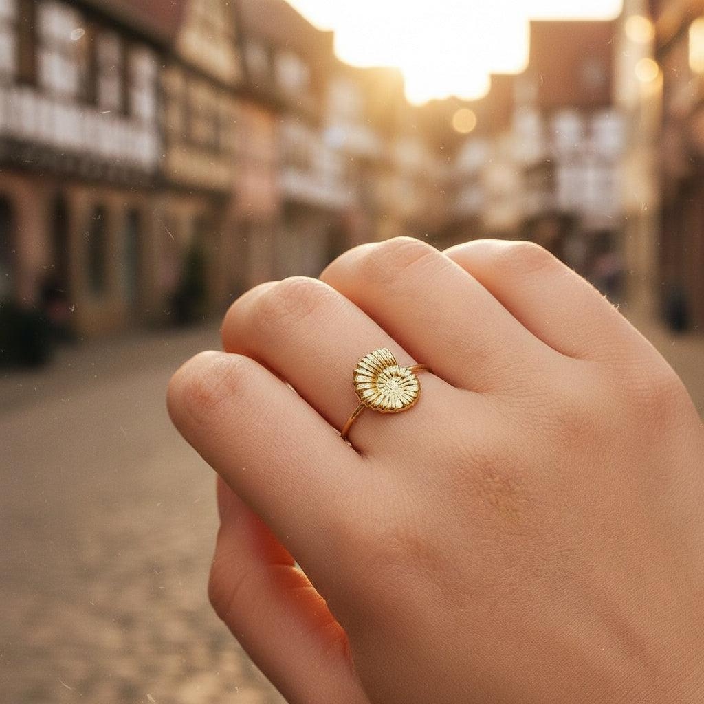 Vivilina - Right Conch Ring