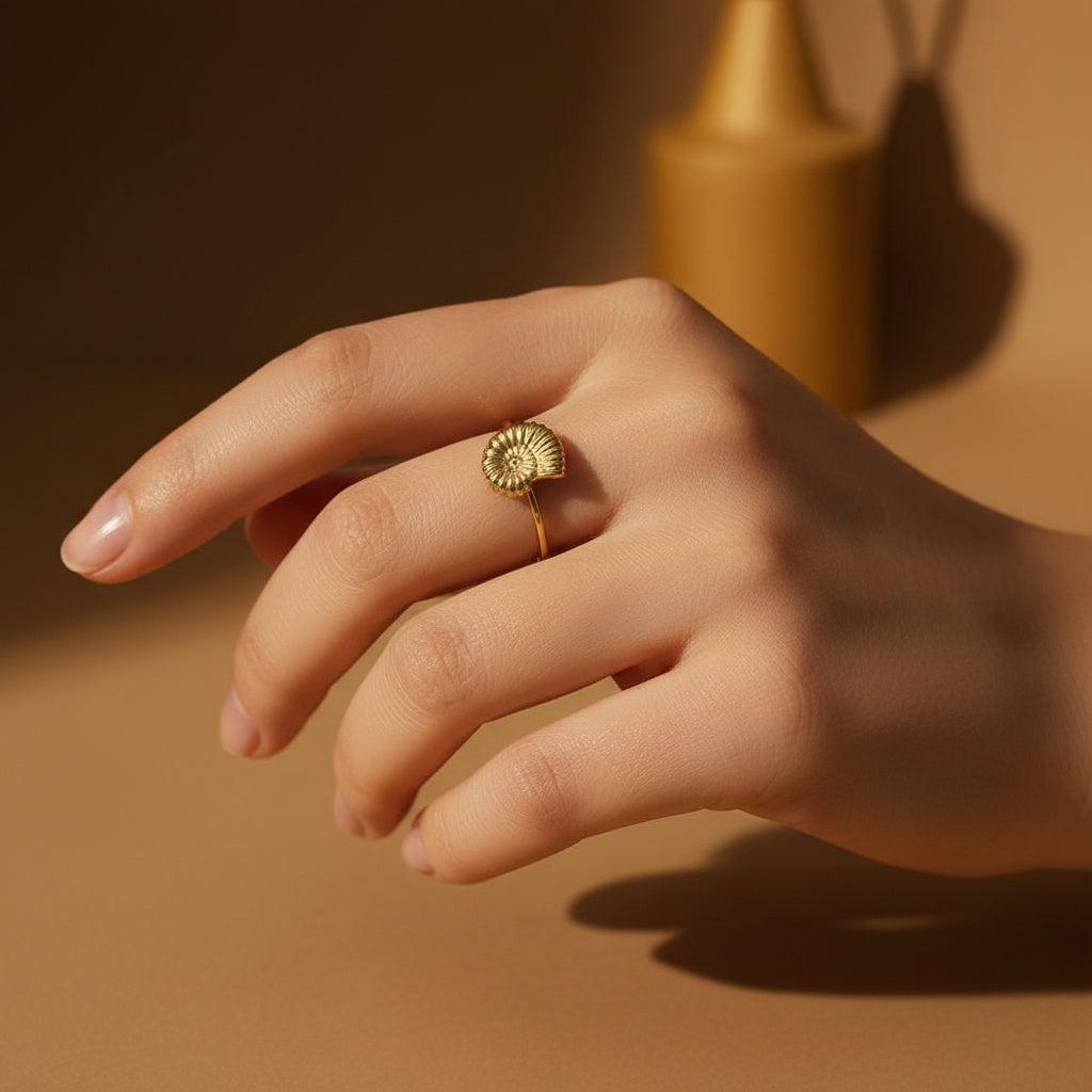 Vivilina - Right Conch Ring