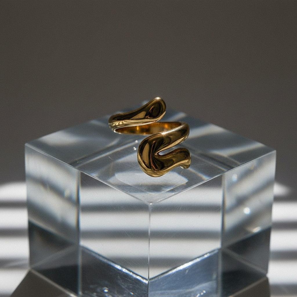 Vivinira - Dick Line Ring