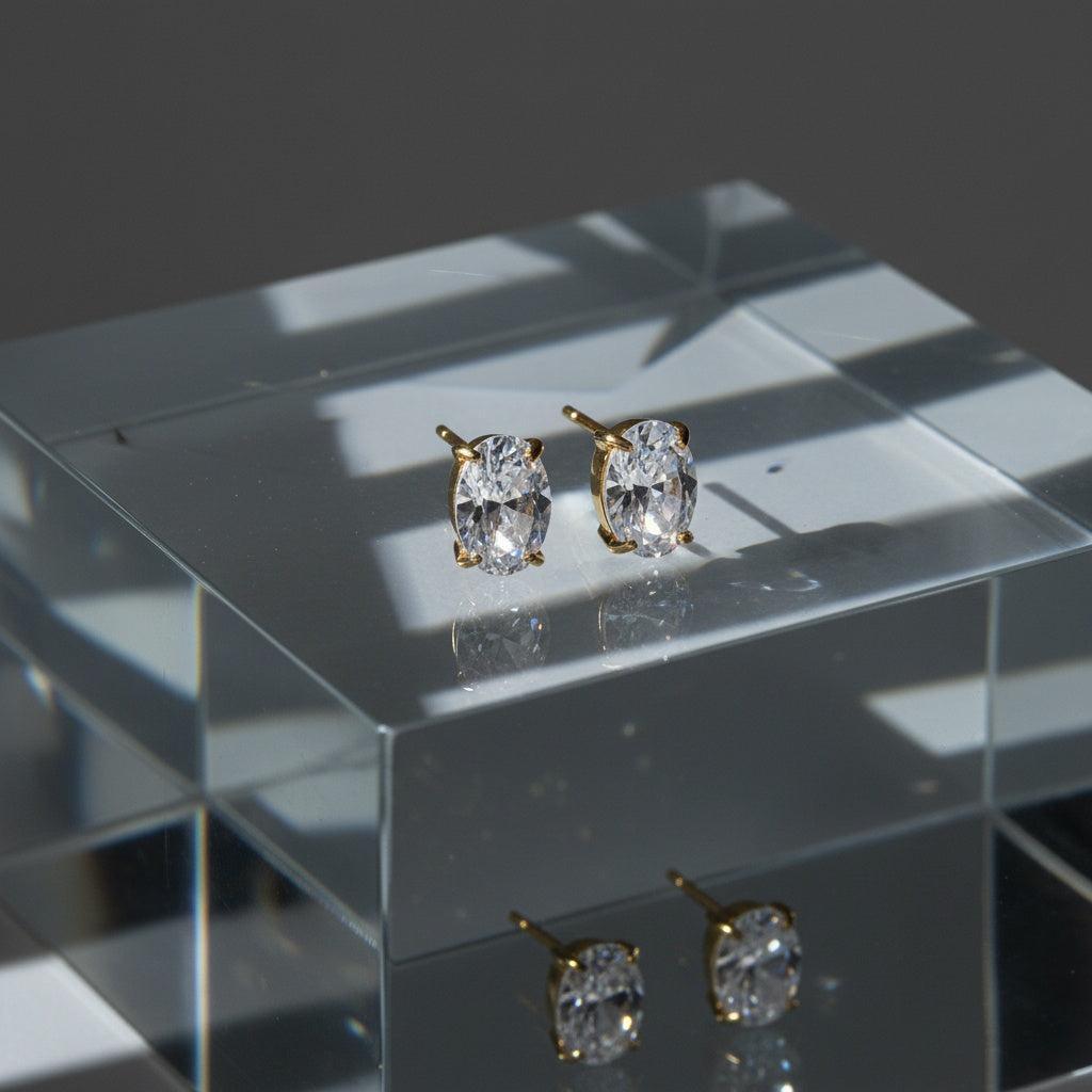 „Viviriva“ Single Oval Diamond Ohrringe