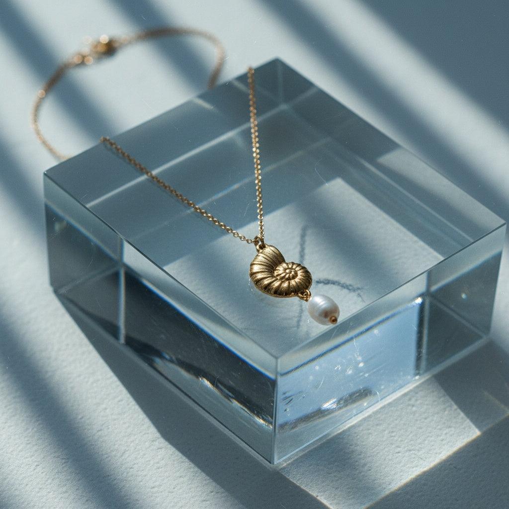 "Zaravele" Snail With Pearl Edelstahl Halskette