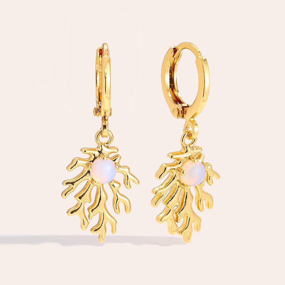 „Zelimira“ Coral And Natural Stone Ohrringe-Goldharmonie