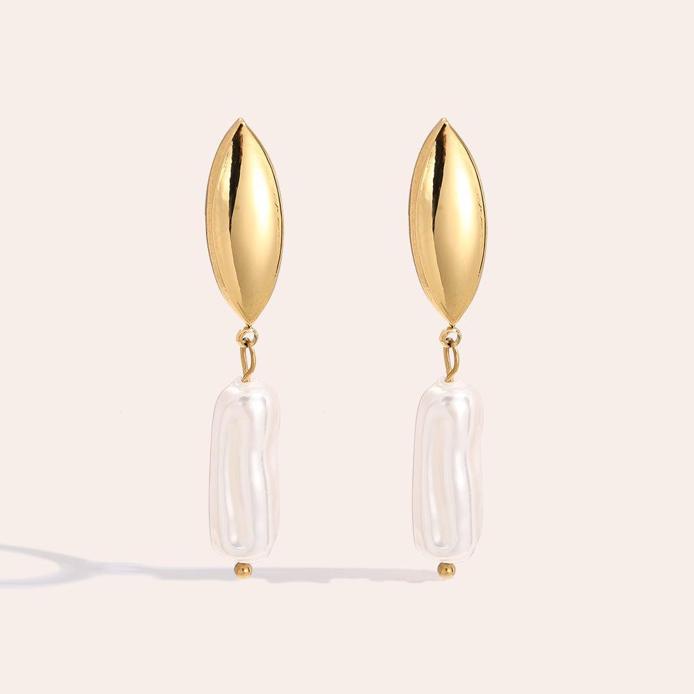 „Zelinellaa“ Drop With Long Pearl Ohrringe-Goldharmonie