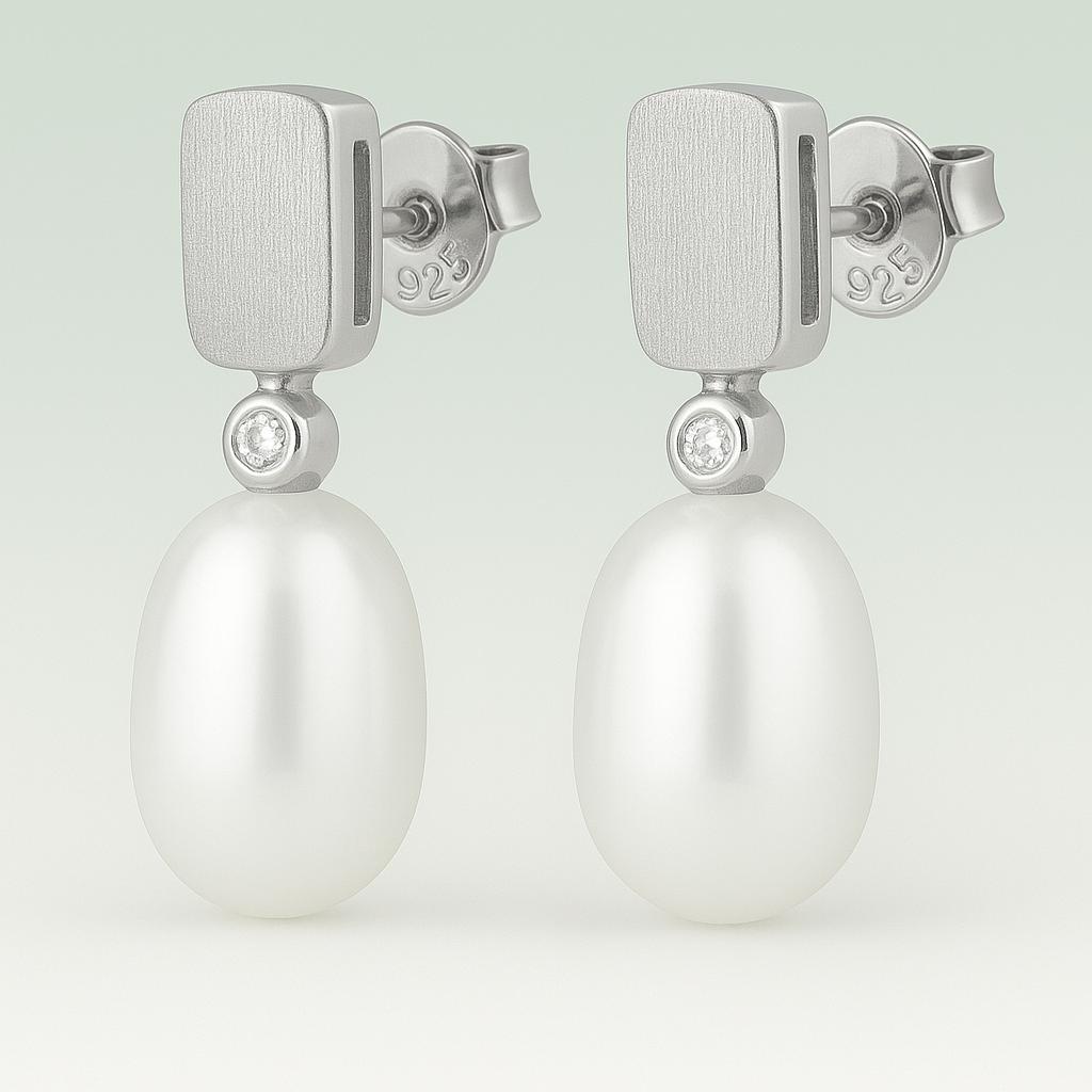 „Lunari“ – Ohrstecker aus 925er Silber mit Süßwasserperle & Zirkonia