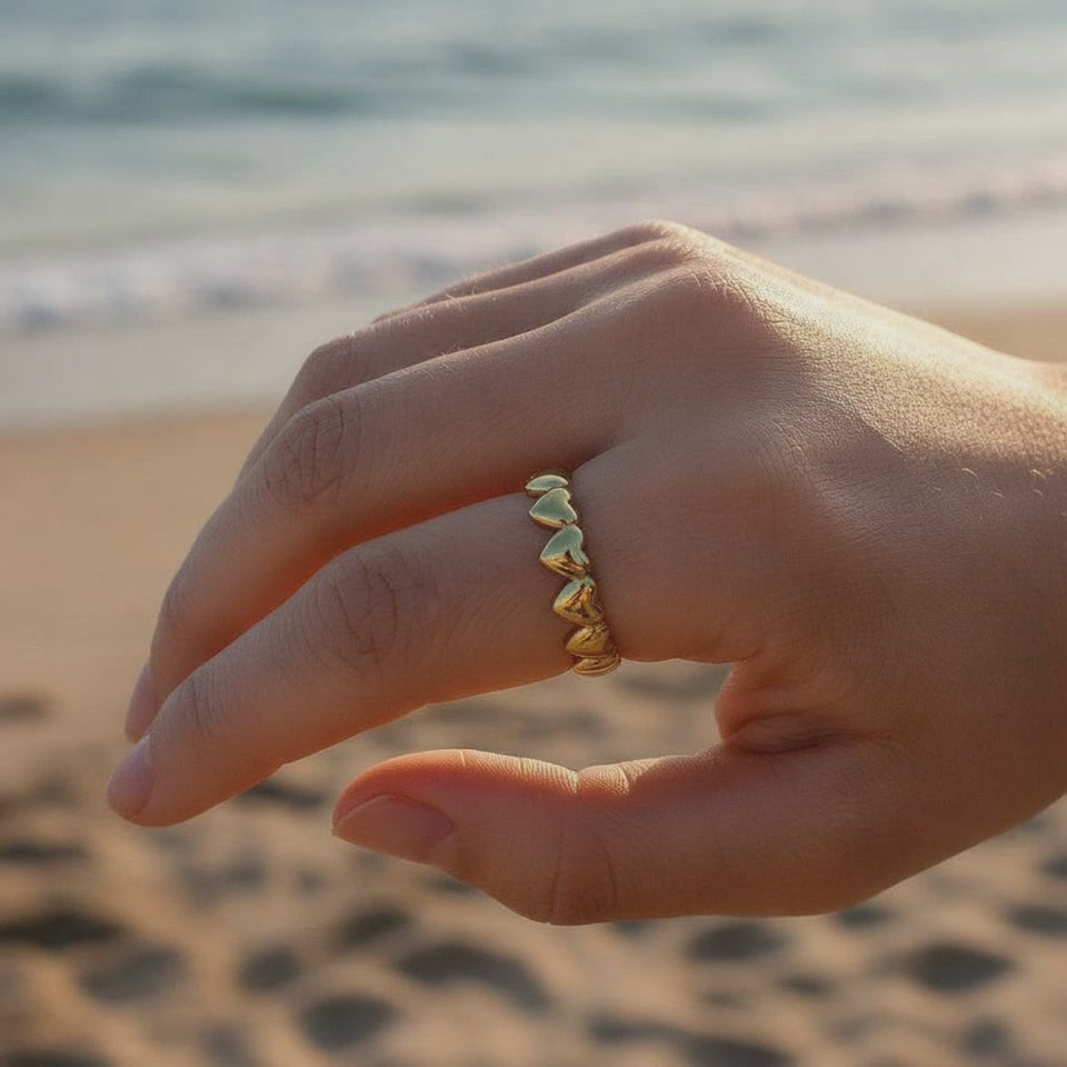 Velalara - Adjustable Five Hearts Ring