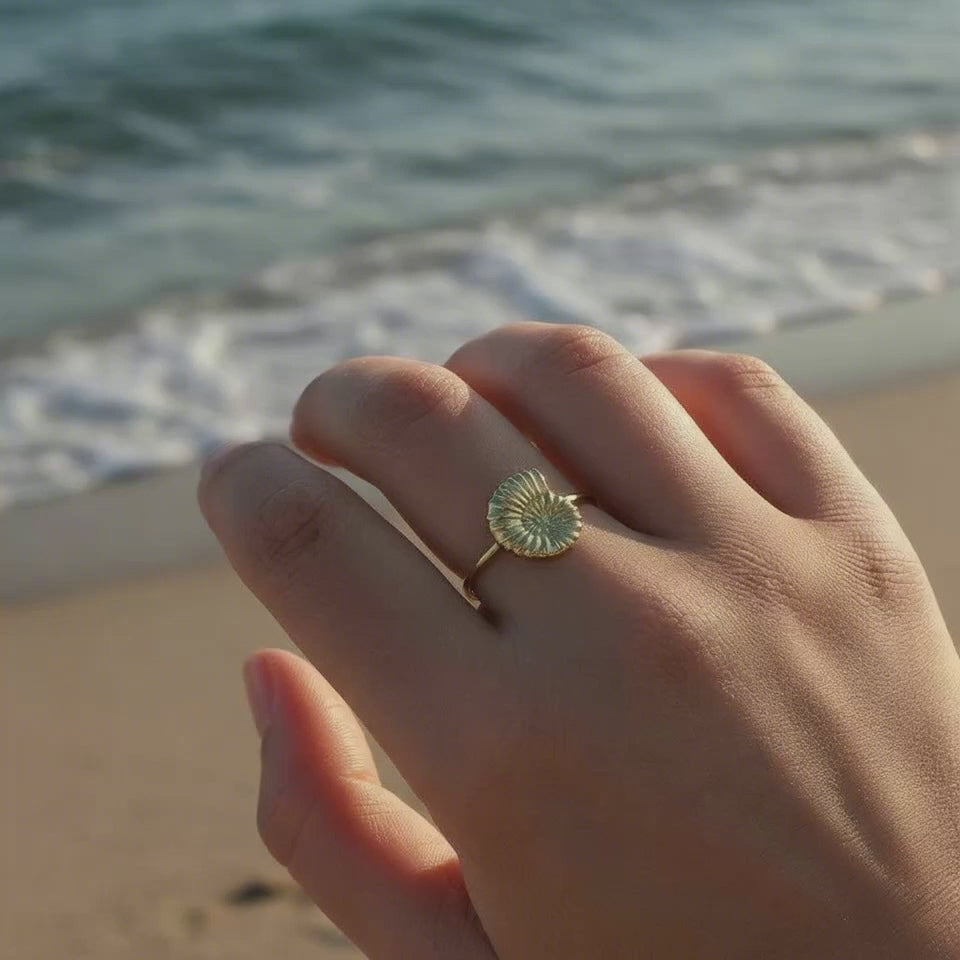 Vivilina - Right Conch Ring